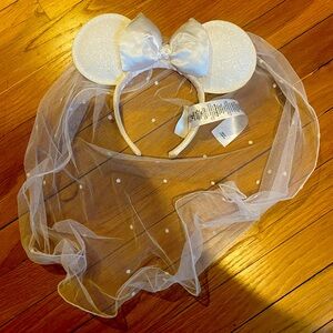 EUC Minnie bridal ears and veil